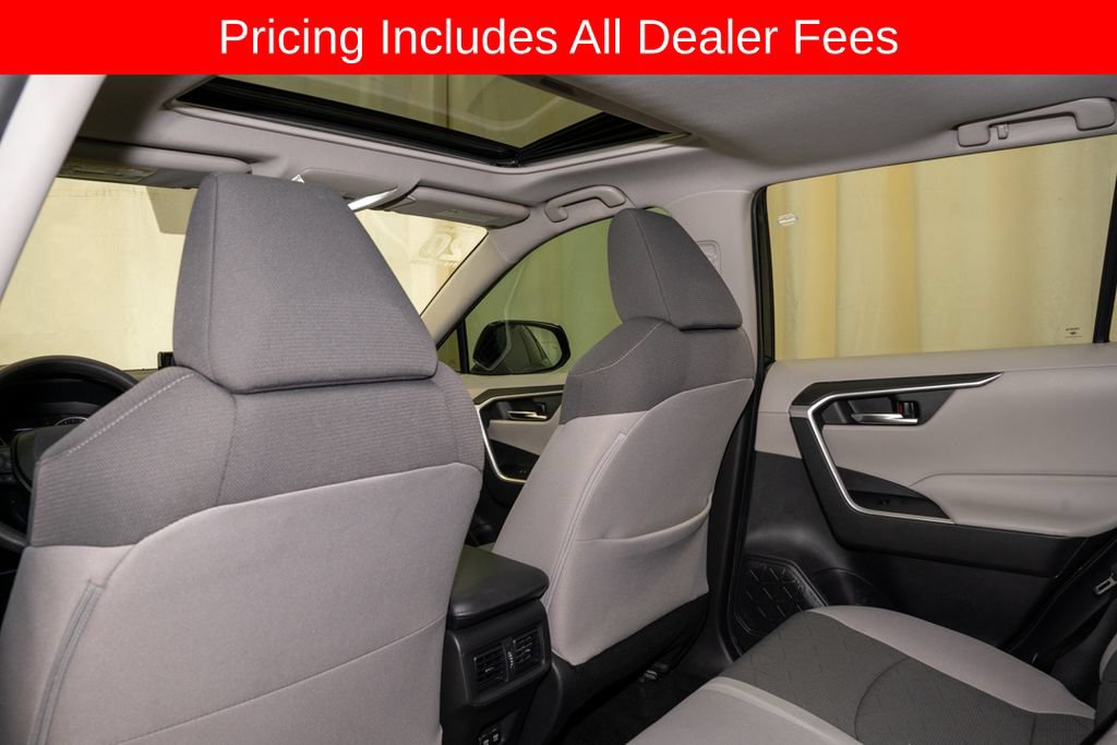 Used 2020 Toyota RAV4 XLE w/ Convenience Package FWD image 10