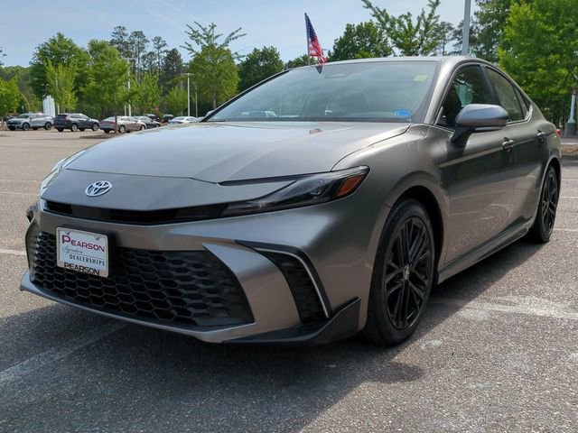 Used 2025 Toyota Camry SE w/ Convenience Package image 8