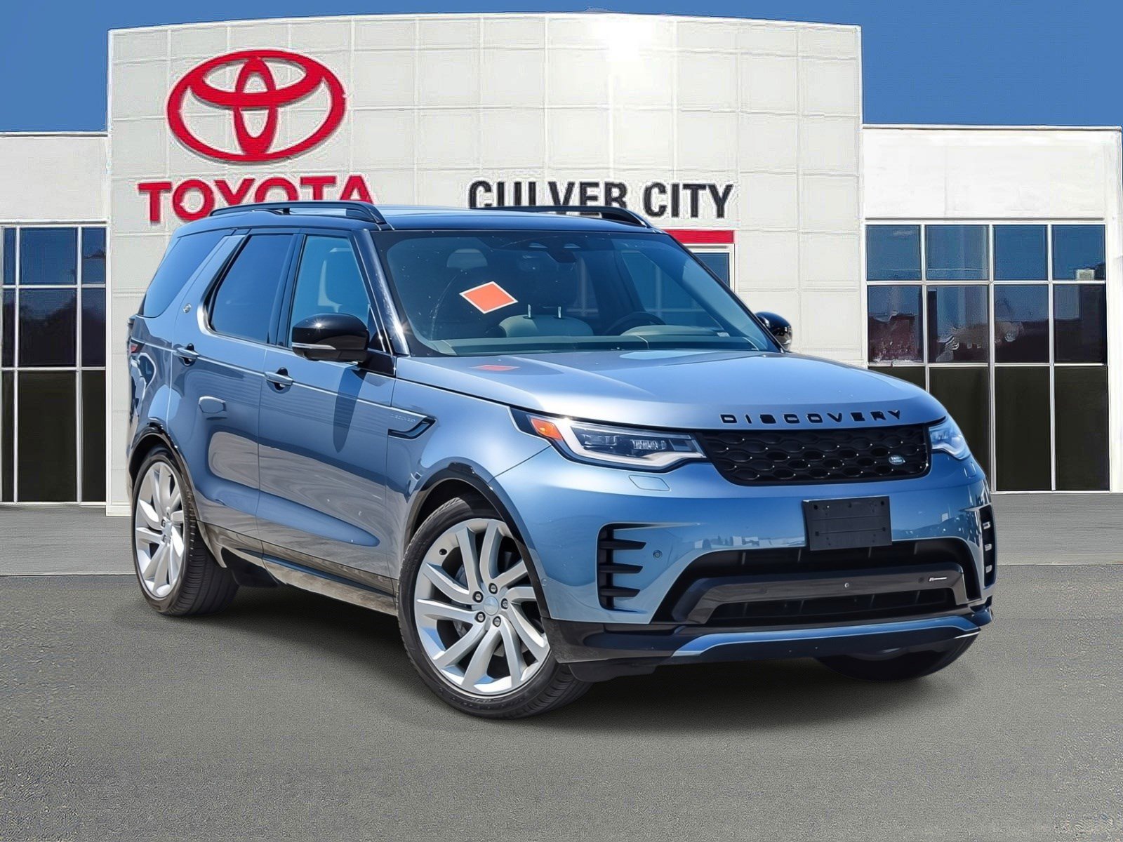 Used 2023 Land Rover Discovery S R-Dynamic image 1