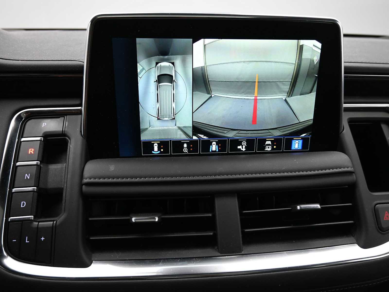 Used 2024 Chevrolet Suburban Z71 w/ Luxury Package image 17