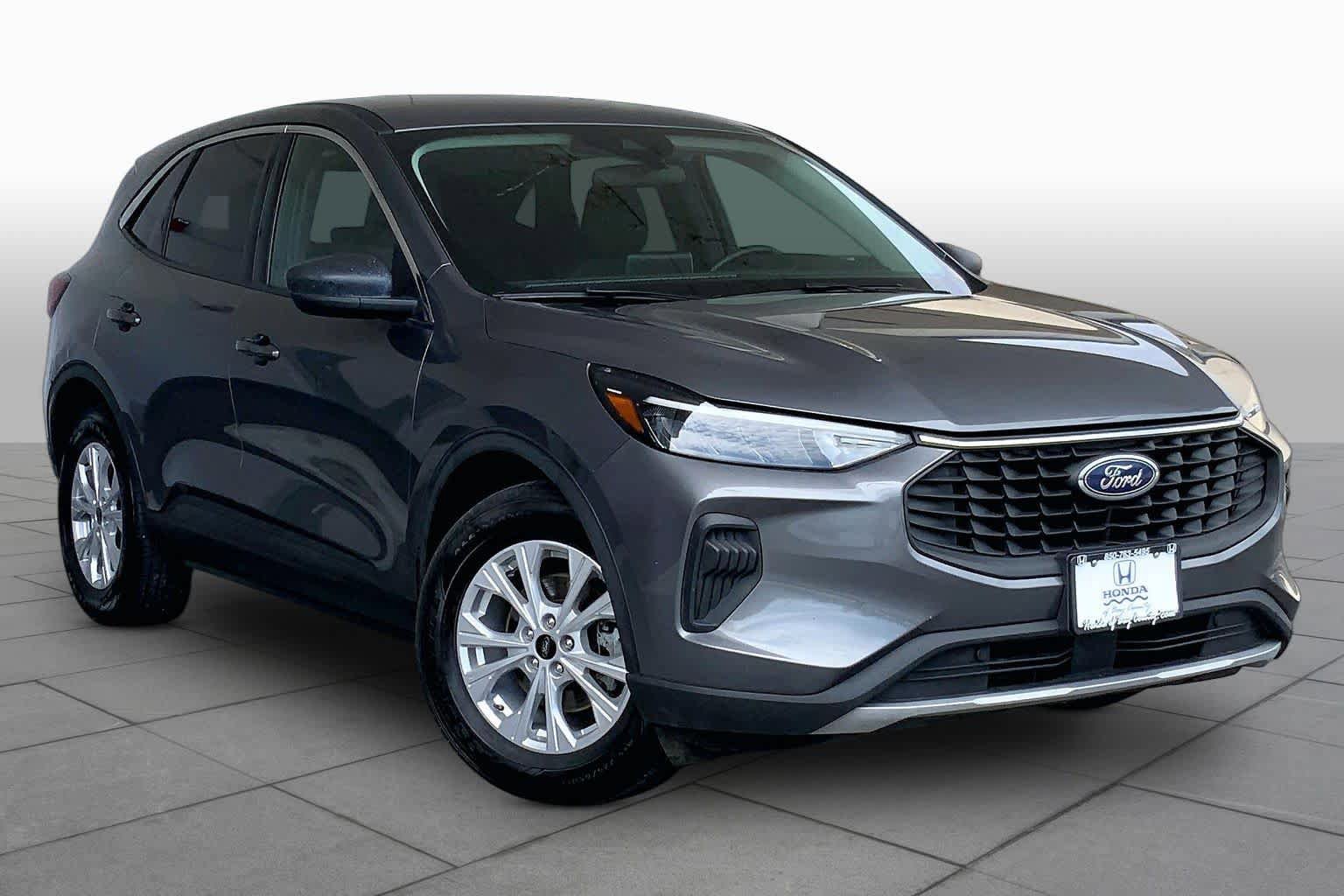 Used 2024 Ford Escape Active w/ Cold Weather Package FWD image 3