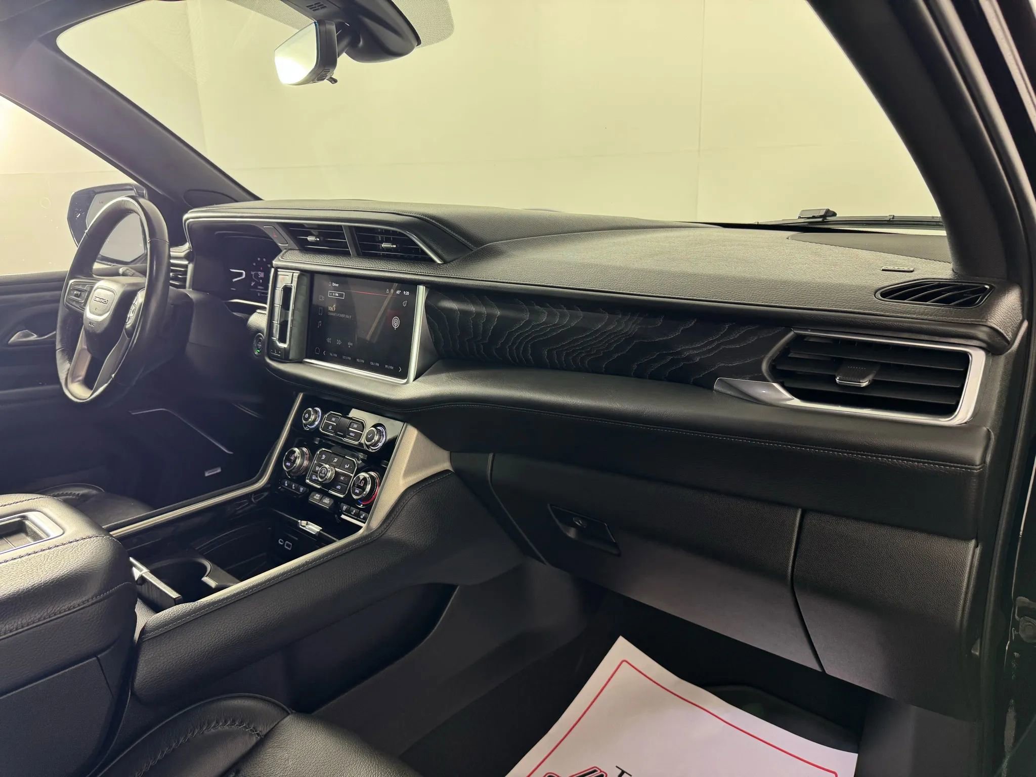 Used 2022 GMC Yukon Denali w/ Advanced Technology Package image 15