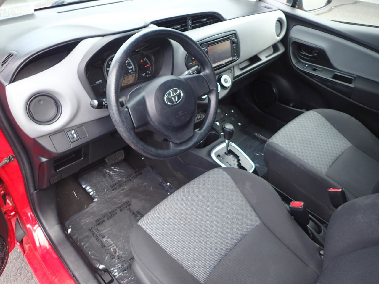 Used 2015 Toyota Yaris L FWD image 9