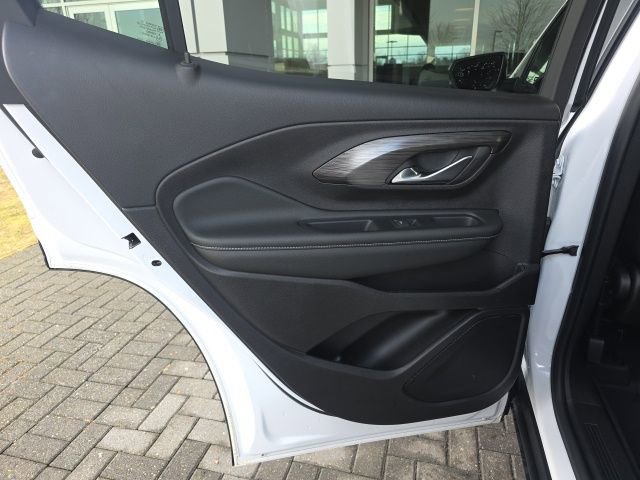 Used 2024 GMC Terrain SLE w/ Elevation Edition image 15