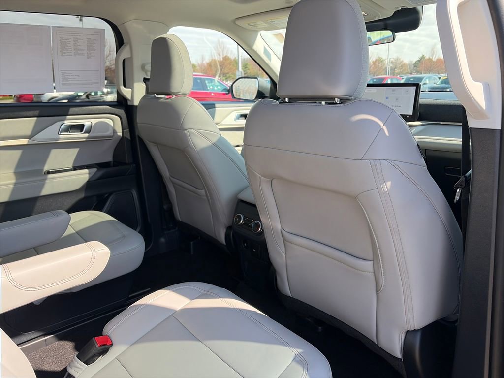 Used 2025 Ford Explorer Active w/ Active Comfort Package image 38