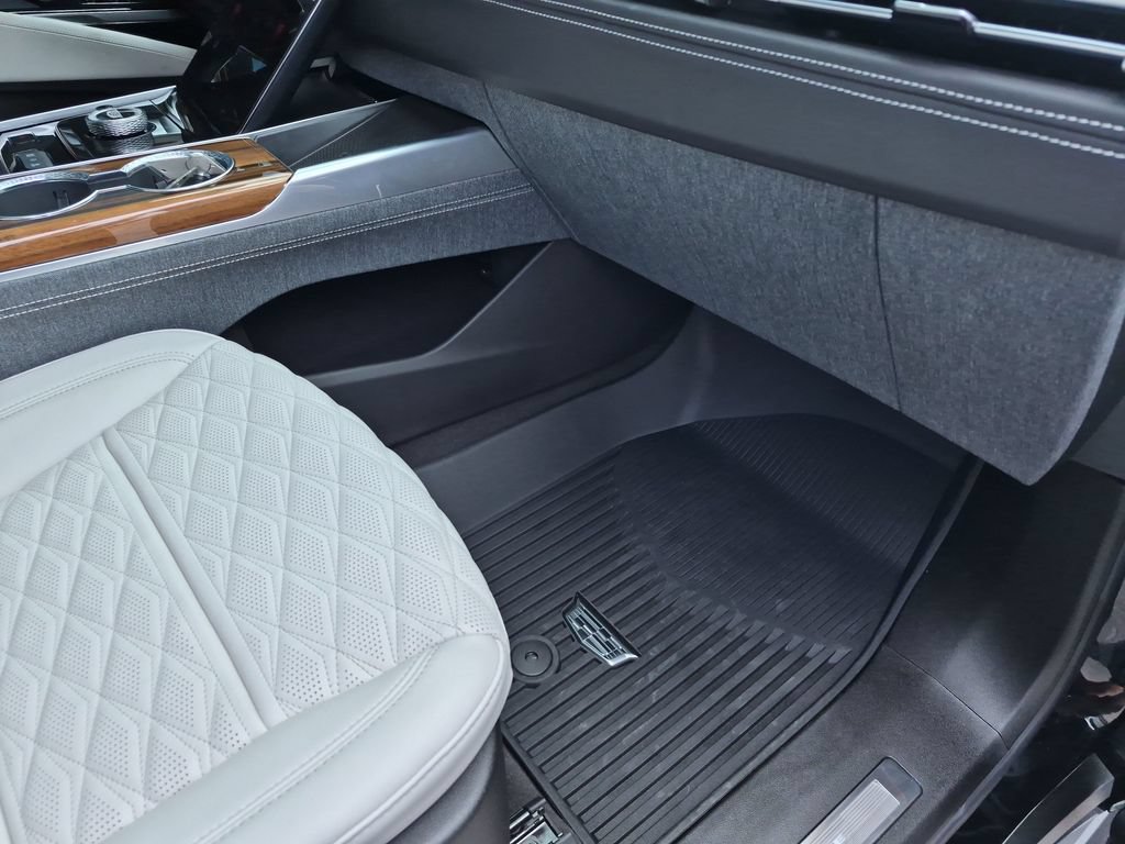 Certified 2026 Cadillac Escalade Platinum Sport w/ LPO, Floor Liner Package AWD/4WD image 26