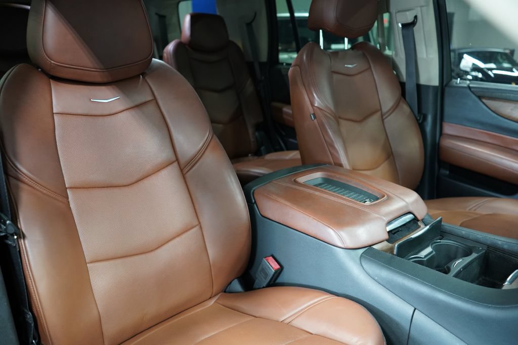 Used 2020 Cadillac Escalade Premium Luxury RWD image 27