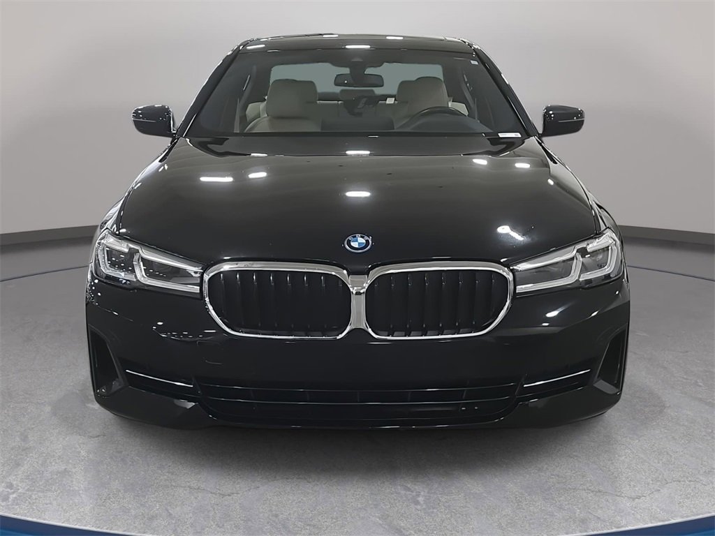 Used 2023 BMW 530e w/ Premium Package image 2