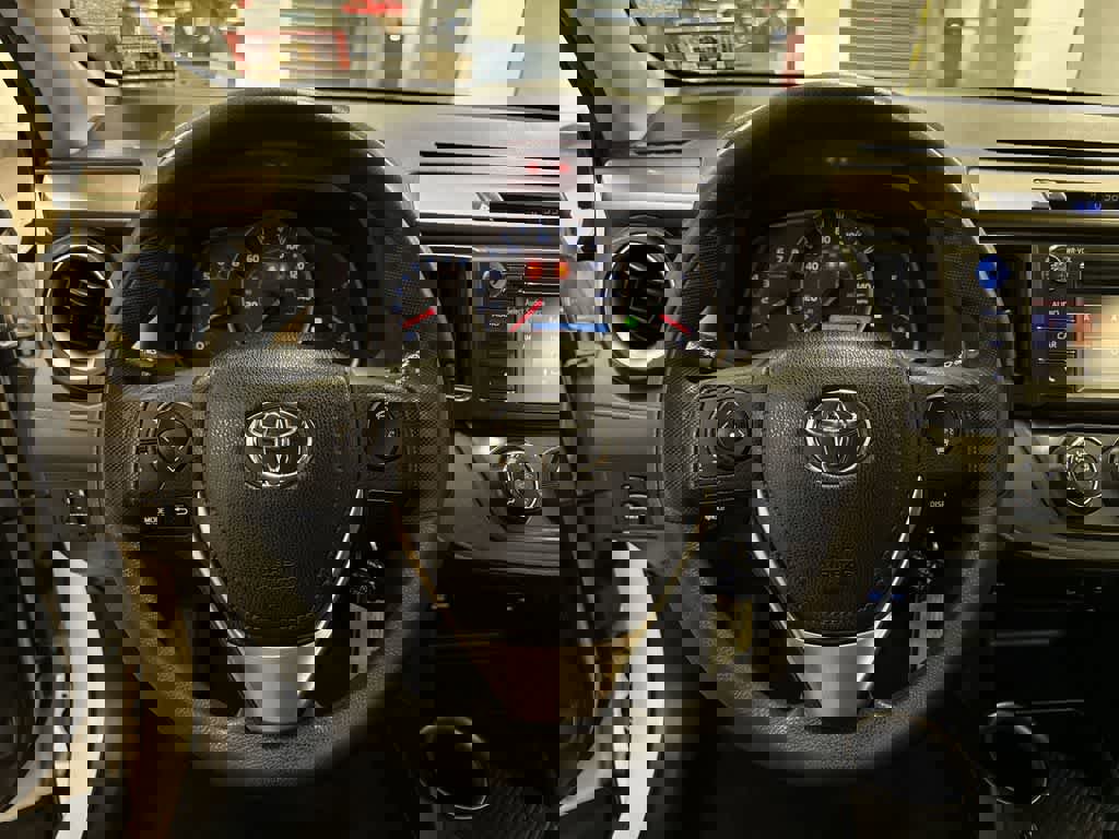 Used 2015 Toyota RAV4 LE AWD/4WD image 18