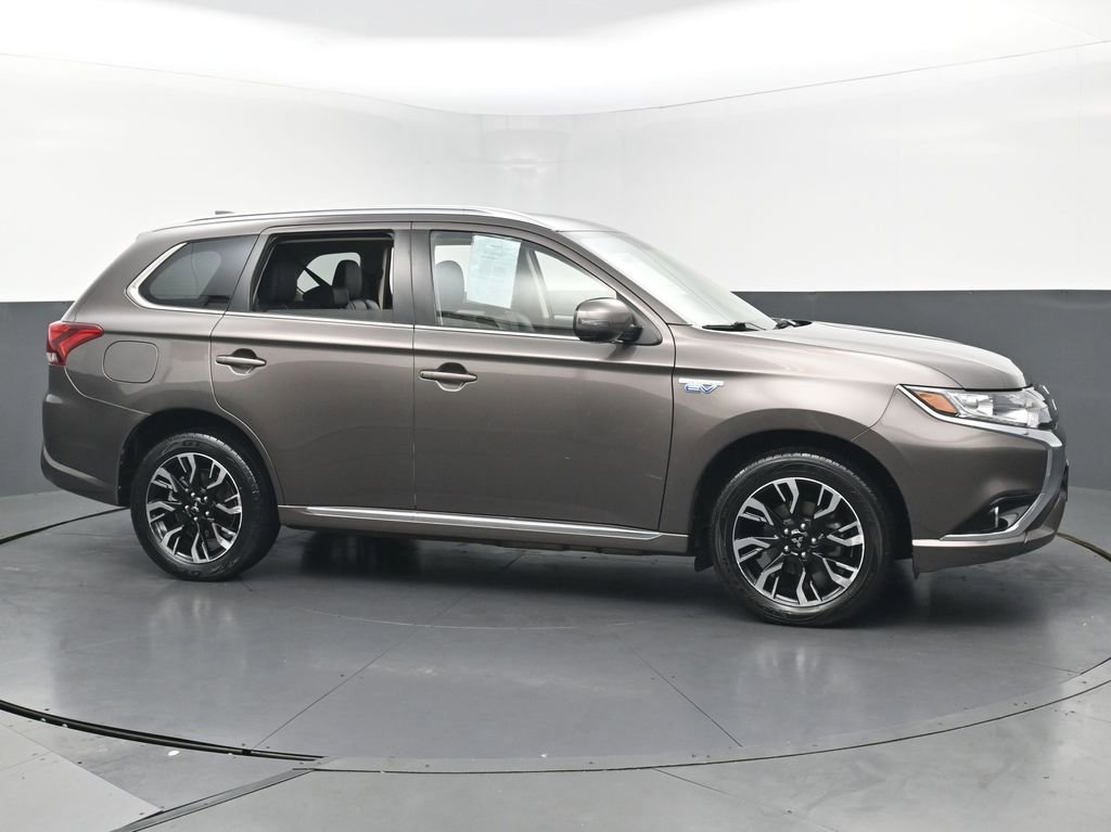 Used 2018 Mitsubishi Outlander SEL image 6