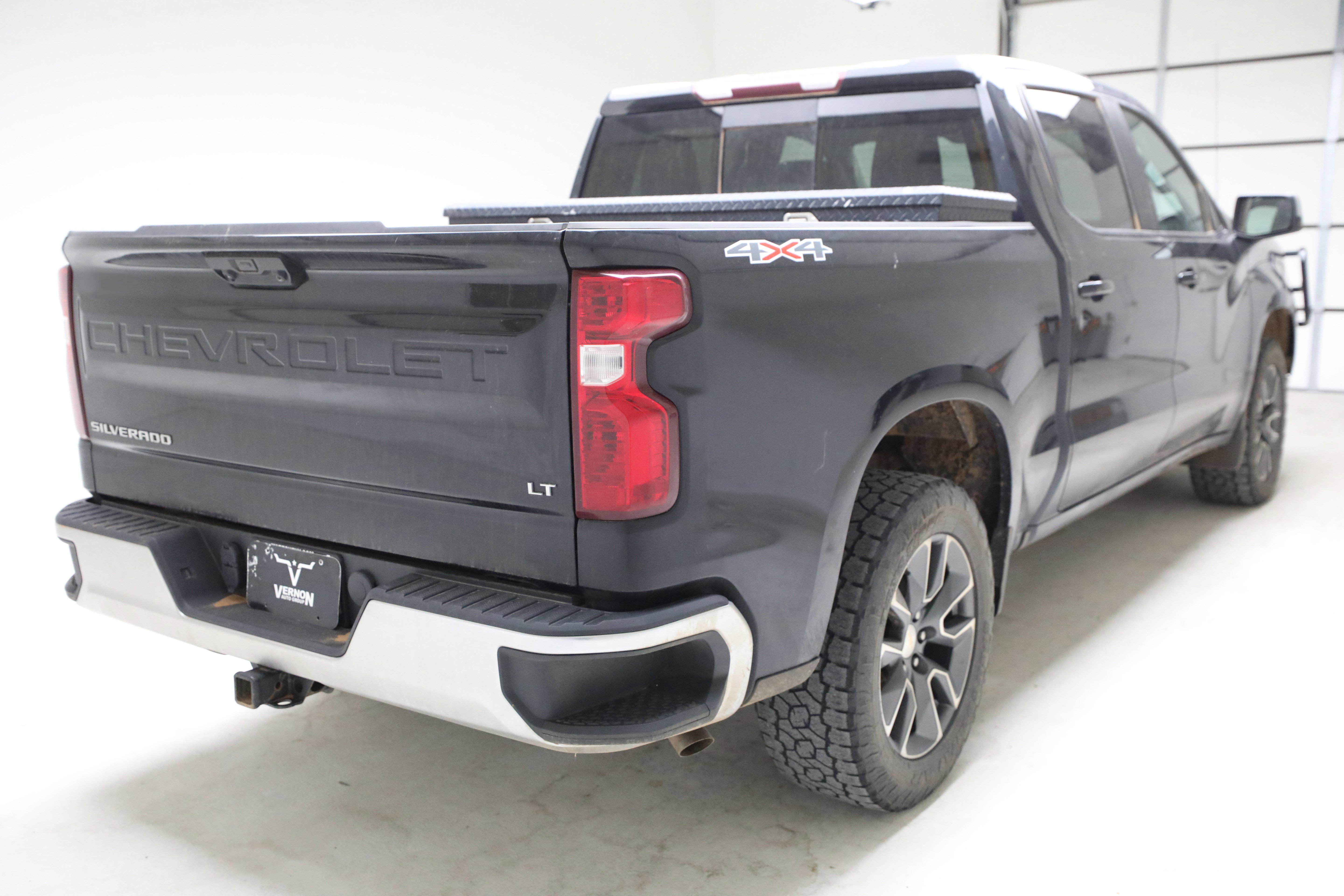 Used 2023 Chevrolet Silverado 1500 LT w/ Leather Package AWD/4WD image 4