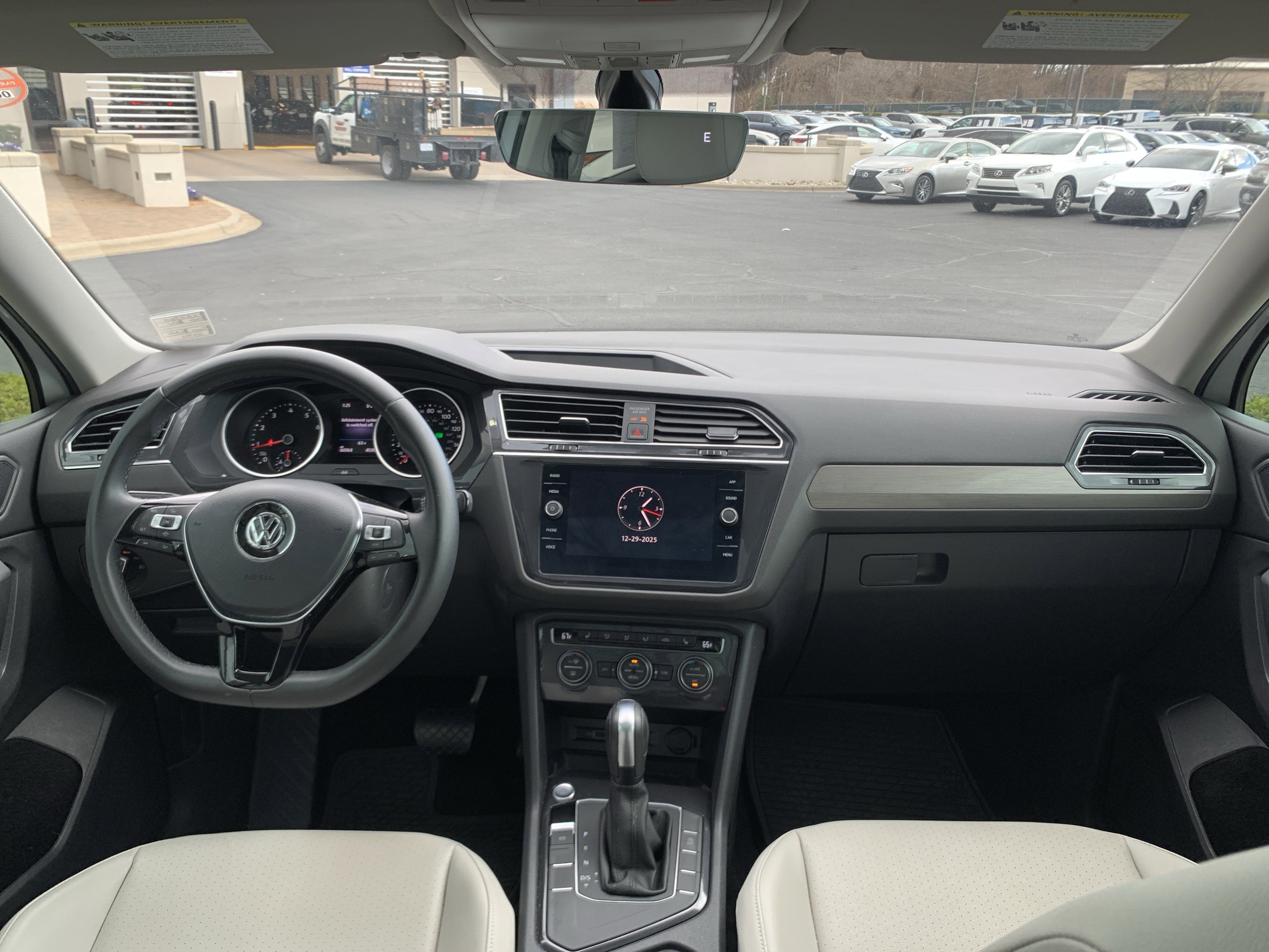 Used 2020 Volkswagen Tiguan SE w/ Panoramic Sunroof Package image 30