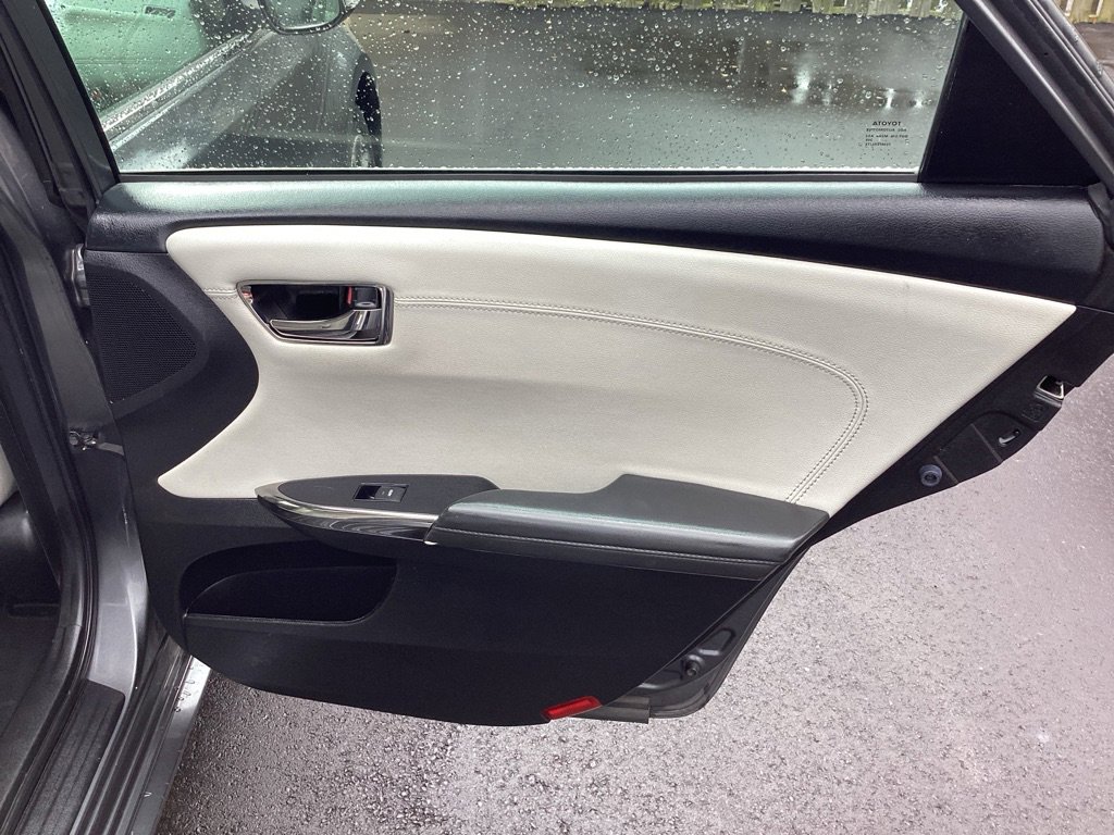 Used 2018 Toyota Avalon XLE image 25