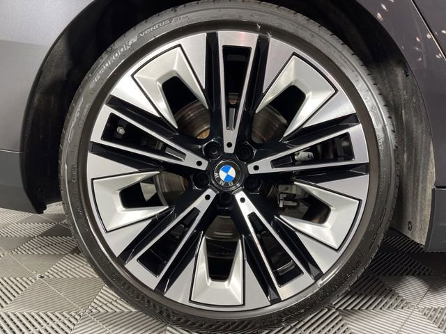 Used 2024 BMW 530i w/ Premium Package image 15