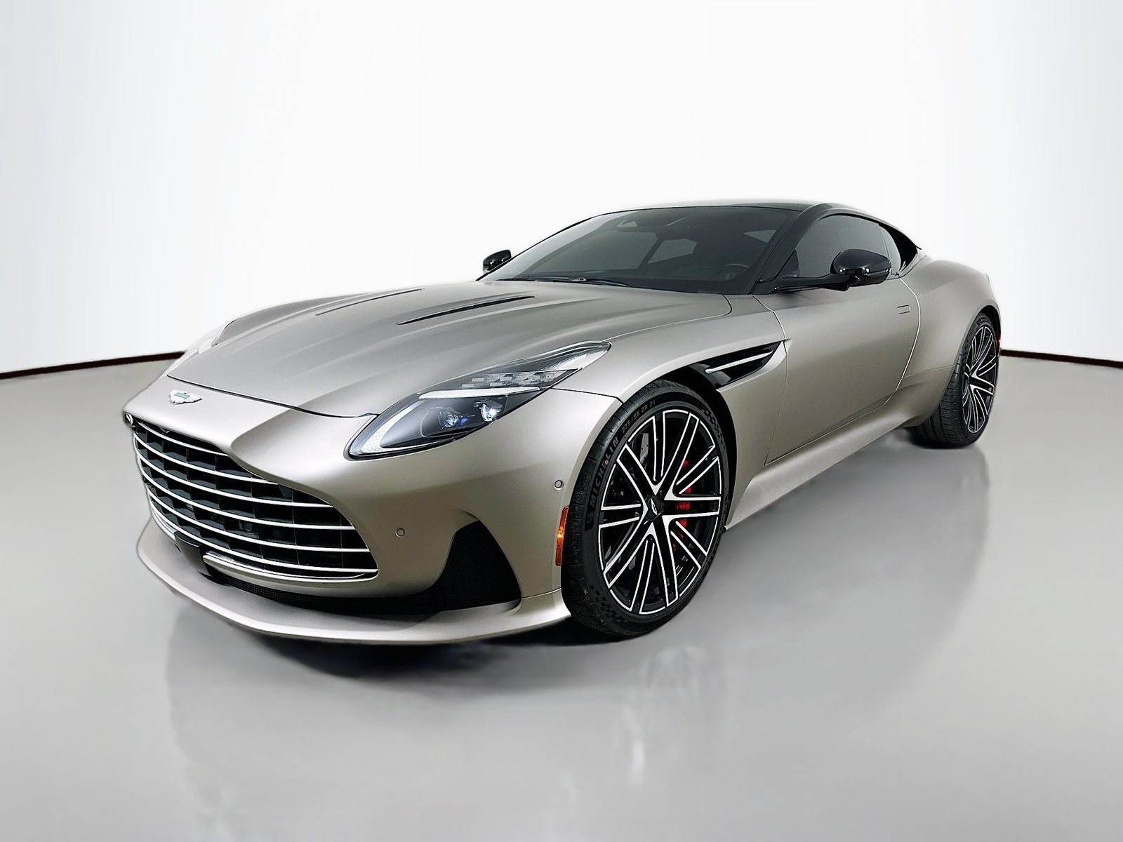 Used 2024 Aston Martin DB12 Coupe RWD image 1