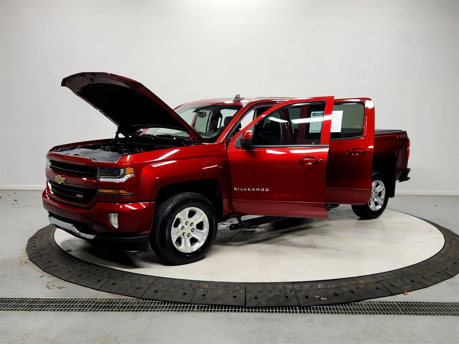 Used 2018 Chevrolet Silverado 1500 LT w/ All Star Edition image 11