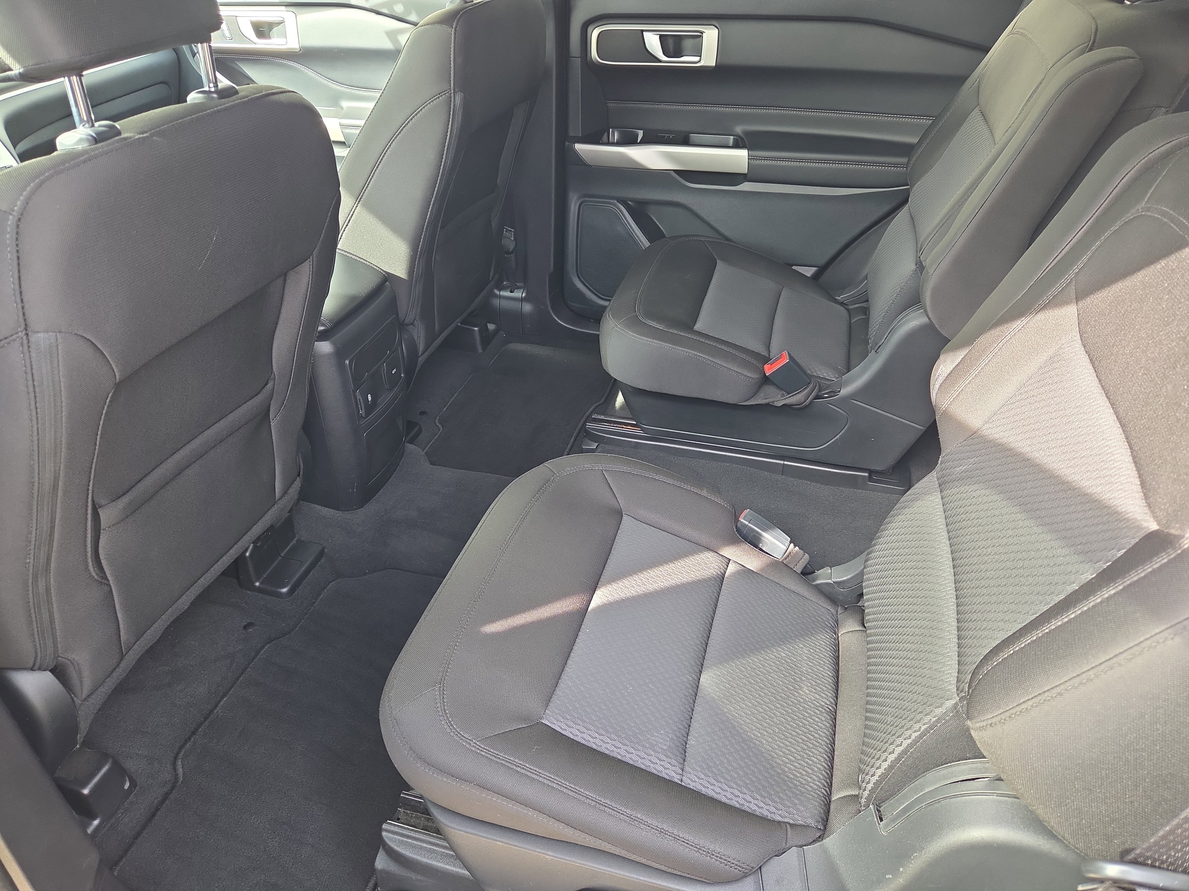 Used 2022 Ford Explorer XLT image 13