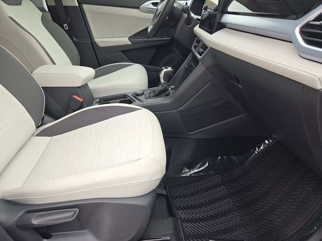 New 2026 Volkswagen Taos SE image 12