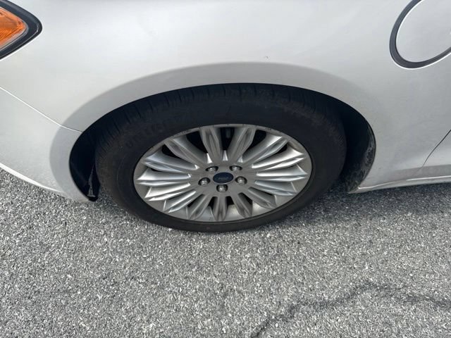 Used 2013 Ford Fusion Energi SE FWD image 18