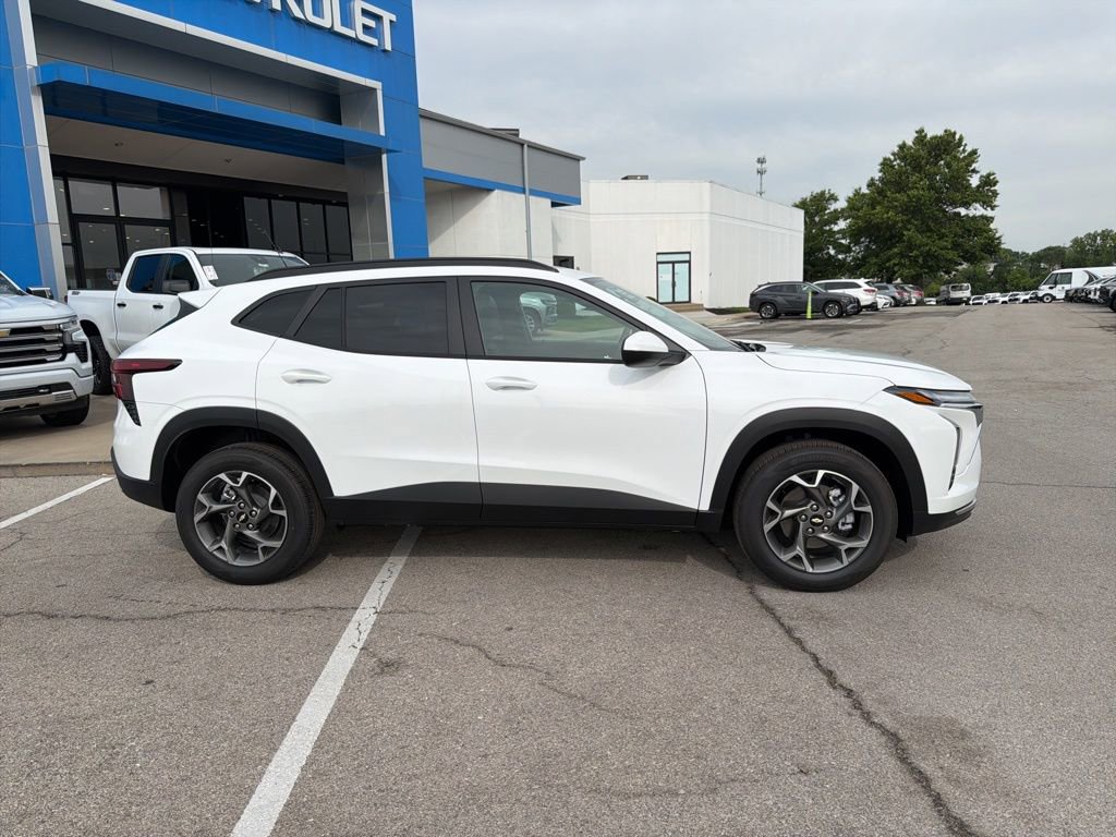 New 2026 Chevrolet Trax LT FWD image 2