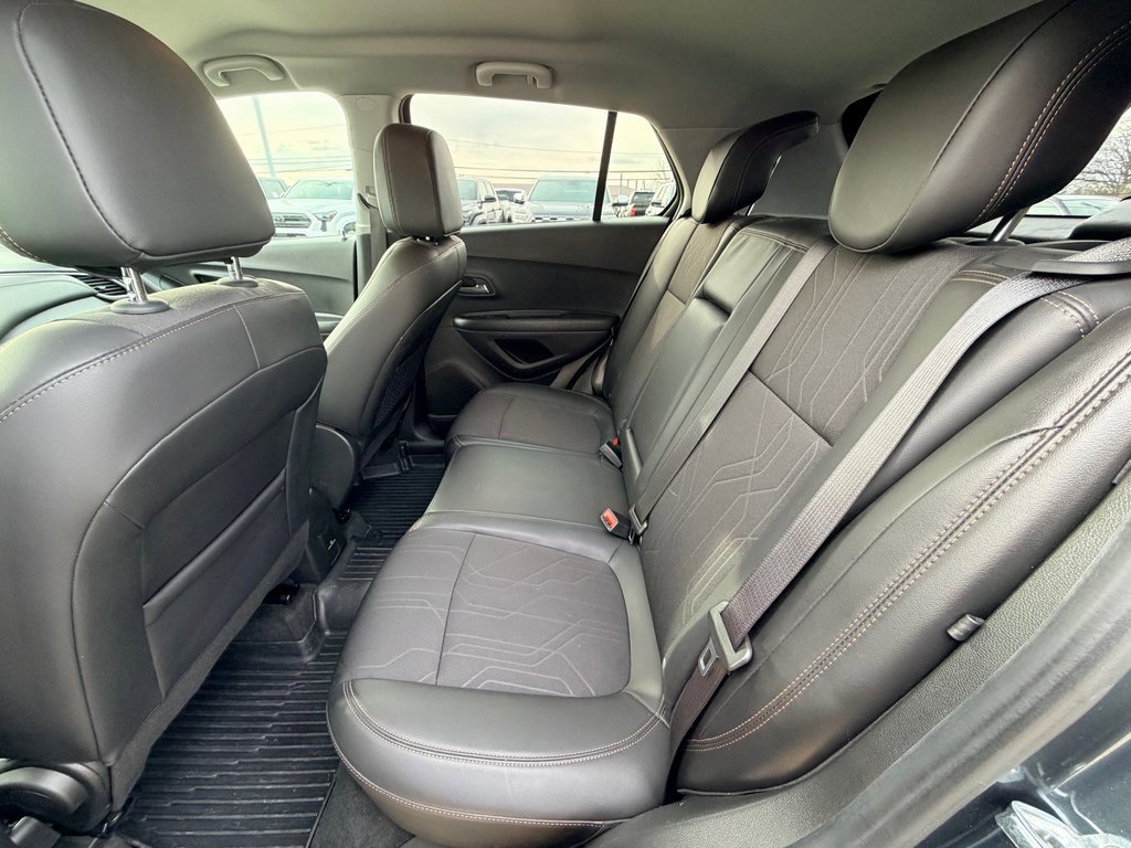 Used 2021 Chevrolet Trax LT w/ Sport Edition image 19