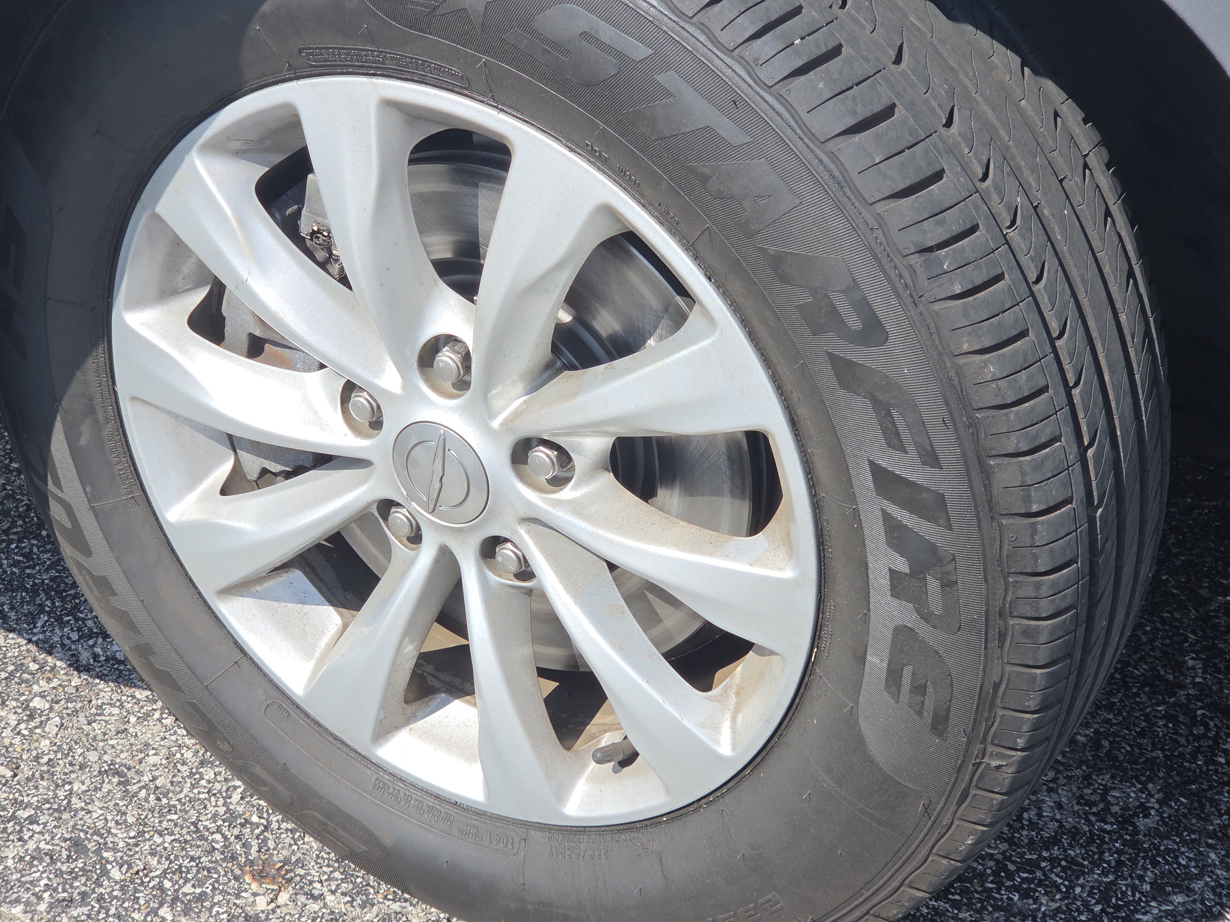 Used 2017 Chrysler Pacifica Touring w/ Tire & Wheel Group FWD image 3