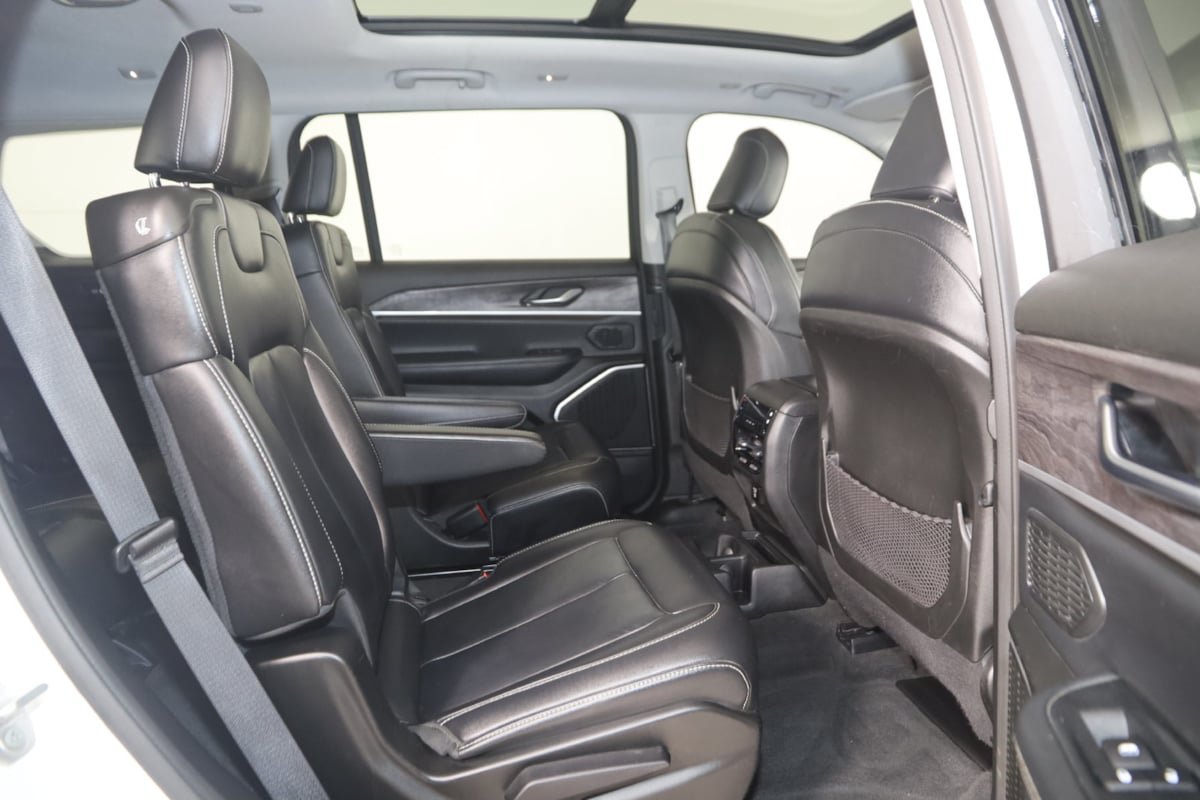 Used 2022 Jeep Grand Cherokee L Limited AWD/4WD image 16