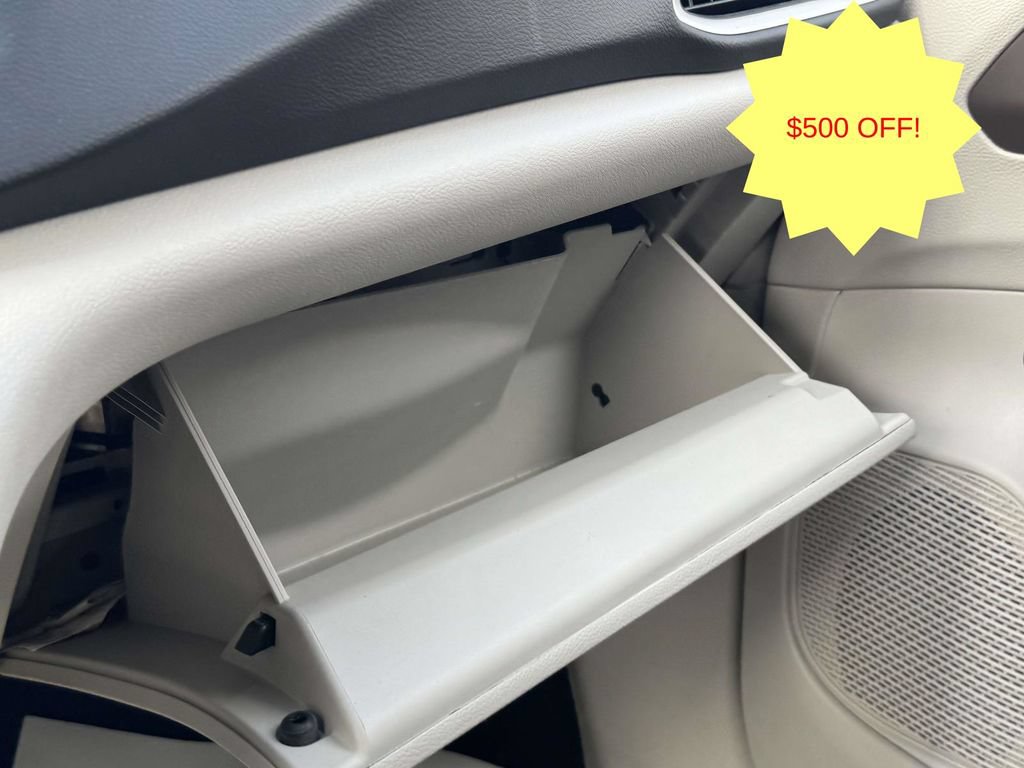 Used 2022 Chrysler Voyager LX FWD image 11