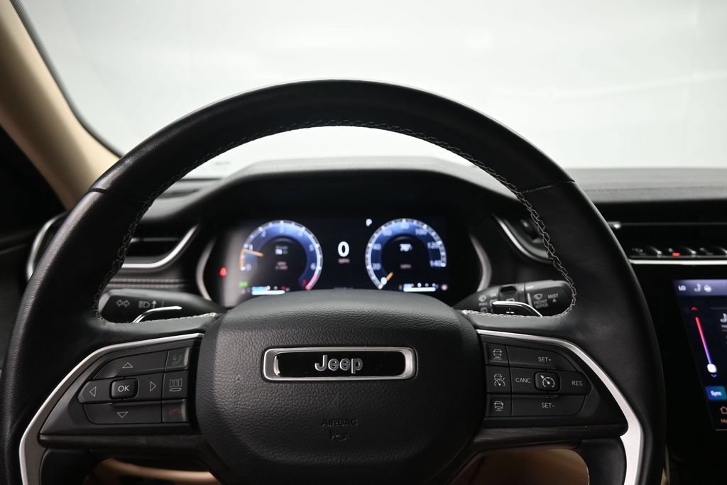 Used 2022 Jeep Grand Cherokee L Limited w/ Luxury Tech Group II AWD/4WD image 13