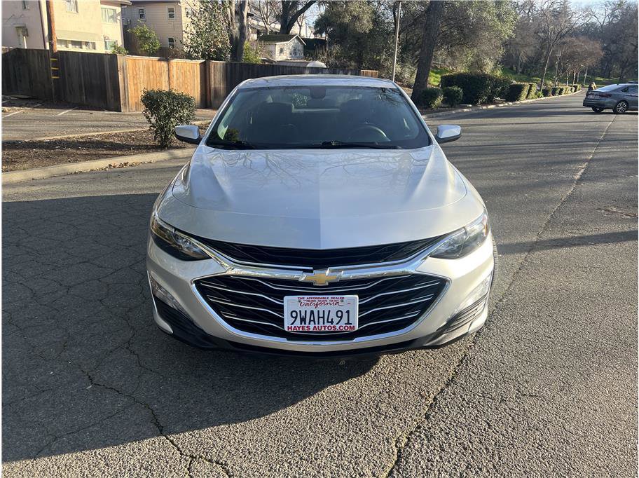 Used 2019 Chevrolet Malibu LT image 2