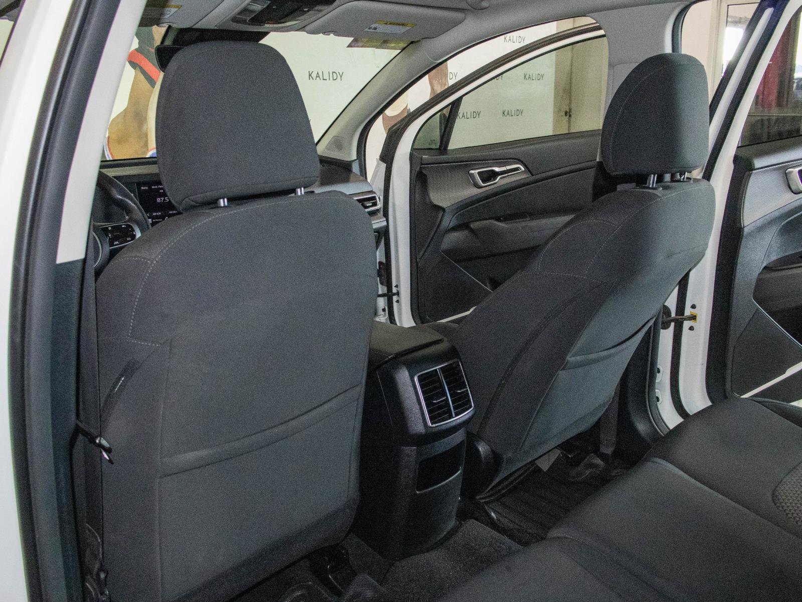 Used 2023 Kia Sportage LX image 9