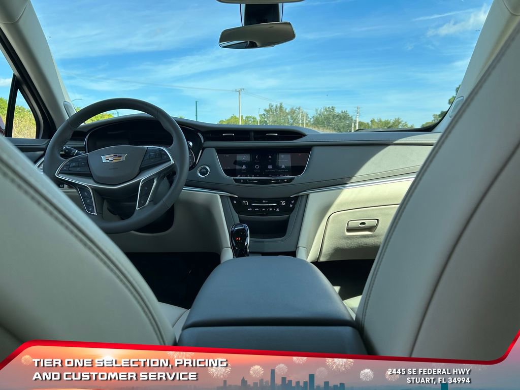 Used 2025 Cadillac XT5 Premium Luxury image 15
