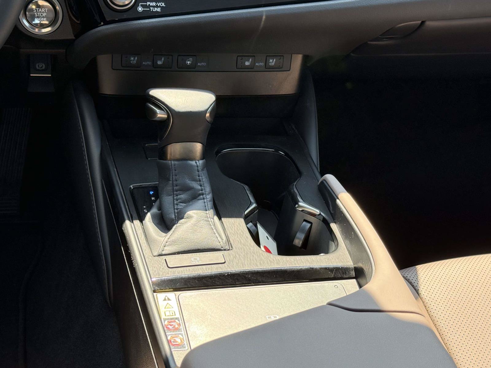 Used 2025 Lexus ES 350 w/ Premium Package FWD image 19