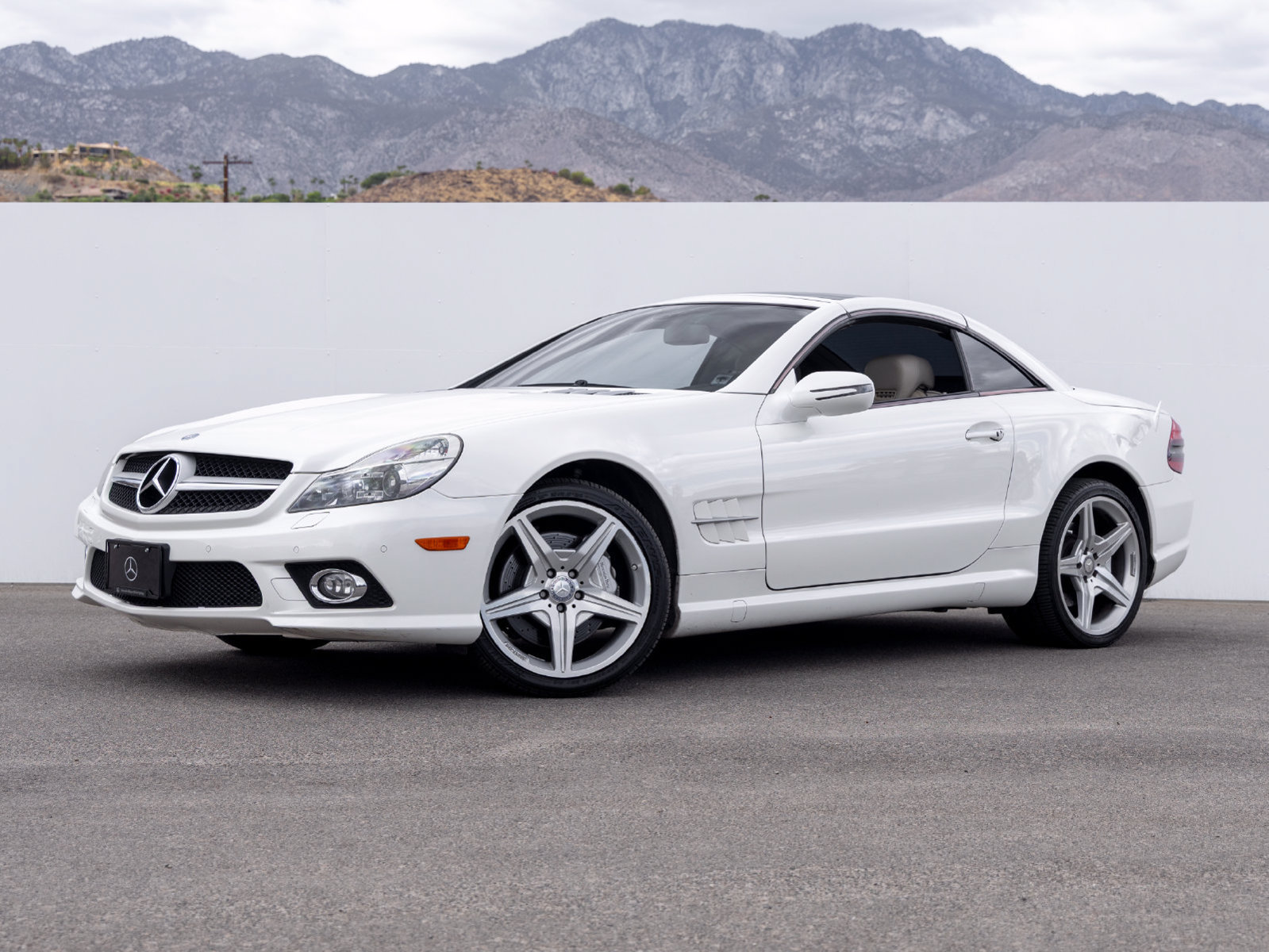 Used 2011 Mercedes-Benz SL 550 image 1