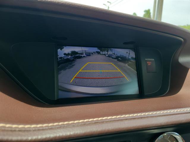 Used 2016 Lexus ES 350 w/ Luxury Package w/Wood Trim FWD image 45