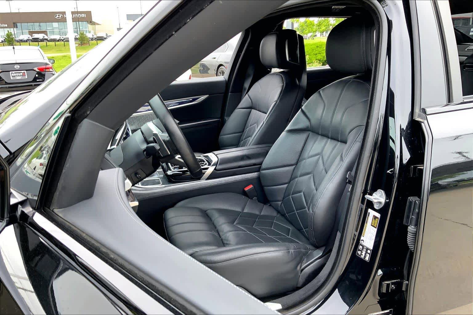 Certified 2024 BMW 760i xDrive w/ Executive Package AWD/4WD image 7