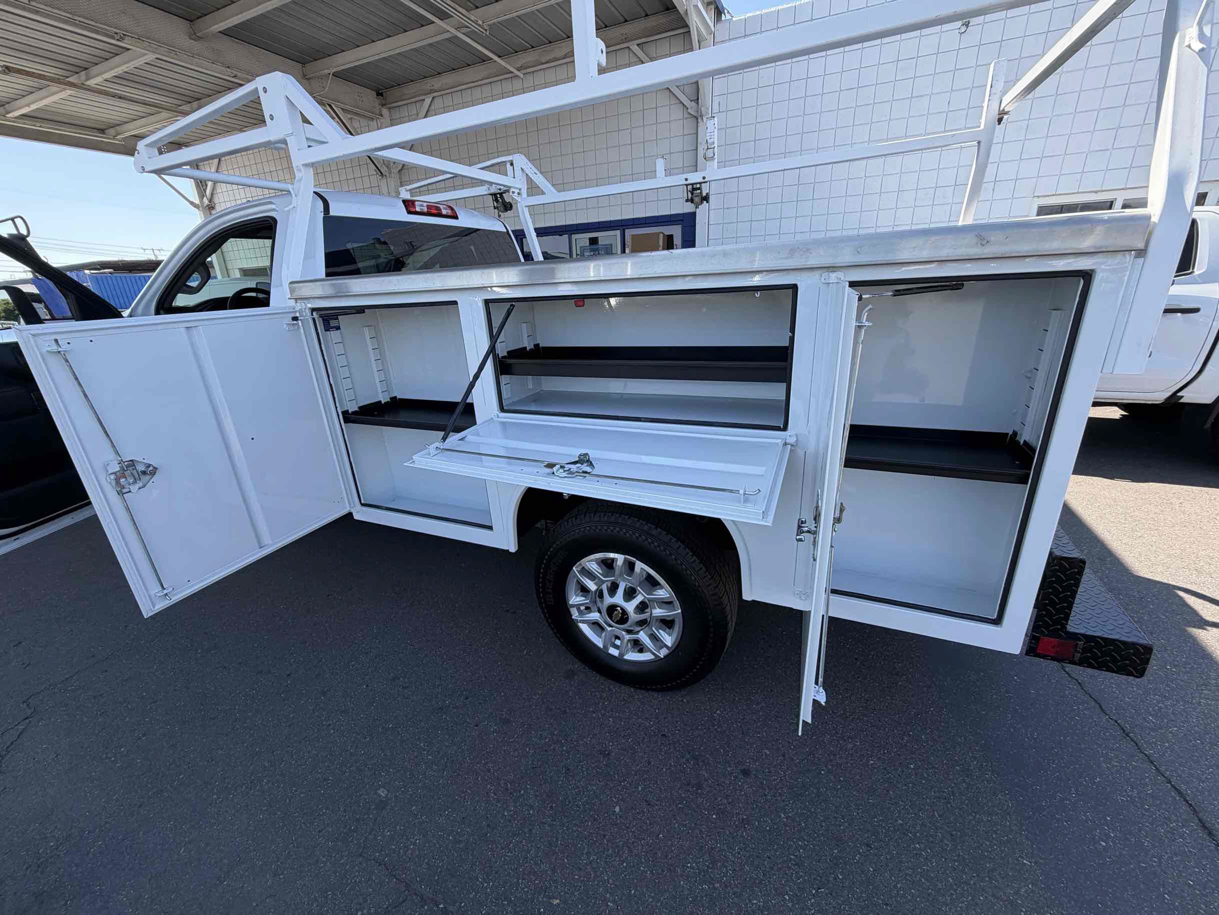 Used 2022 Chevrolet Silverado 2500 LT w/ Convenience Package RWD image 3