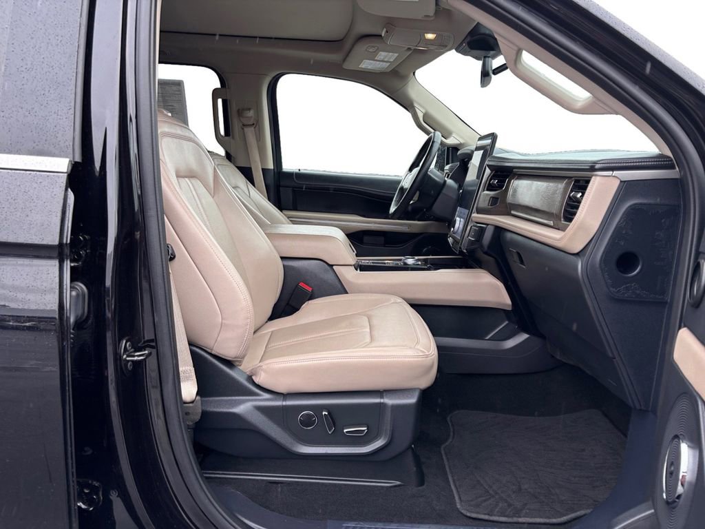 Used 2024 Ford Expedition Limited image 22