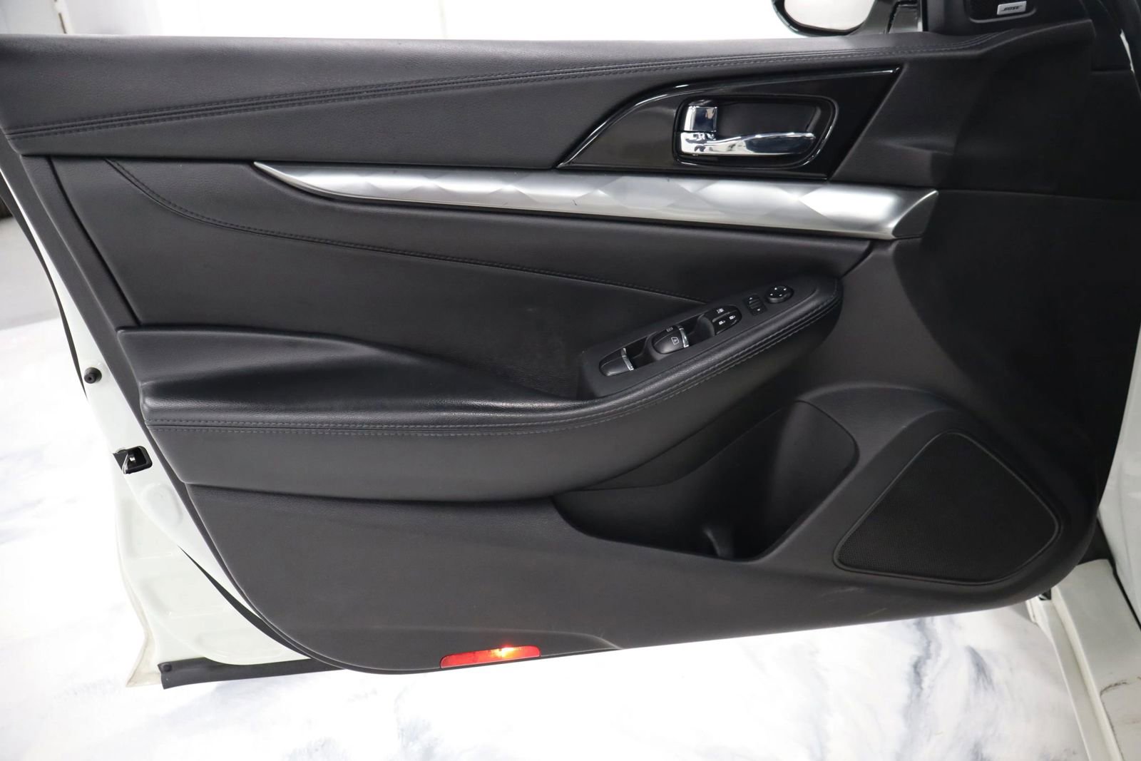 Used 2017 Nissan Maxima SR w/ Midnight Edition image 12