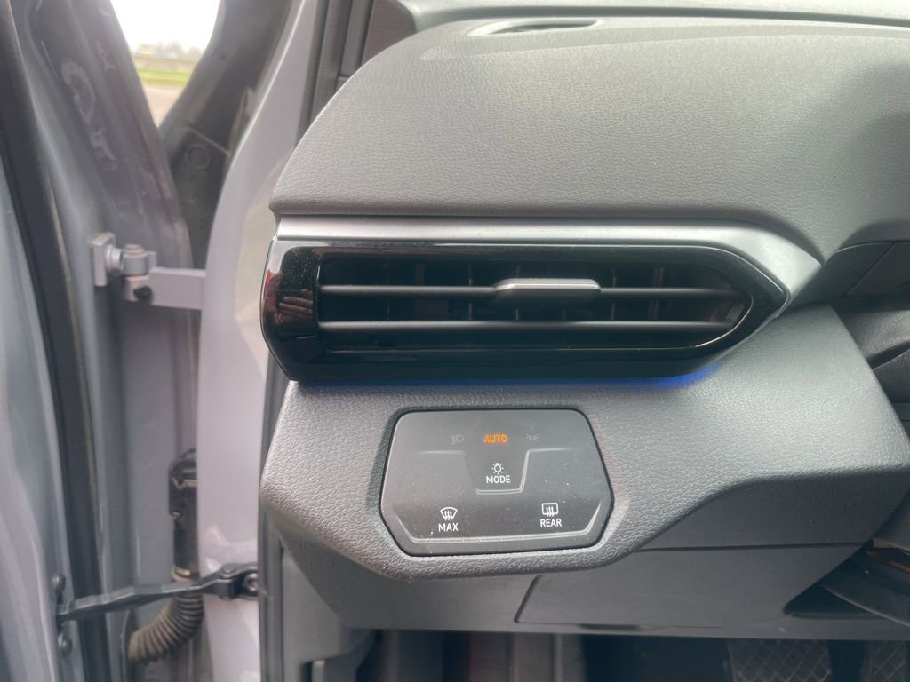 Used 2021 Volkswagen ID.4 Pro RWD image 19