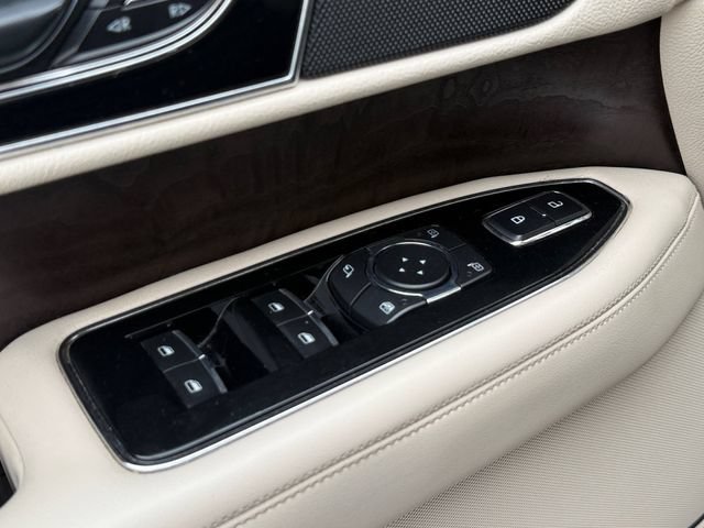Used 2018 Lincoln Navigator Select w/ Technology Package RWD image 26