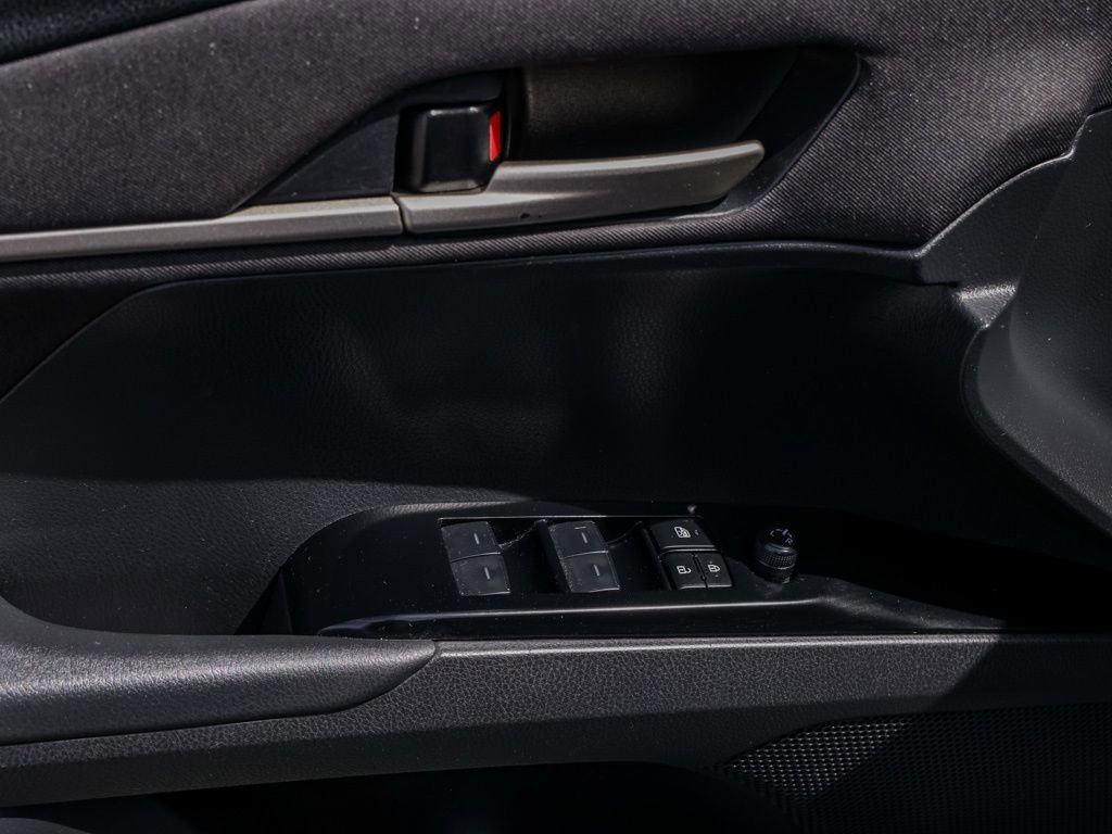 Used 2025 Toyota Camry LE image 24