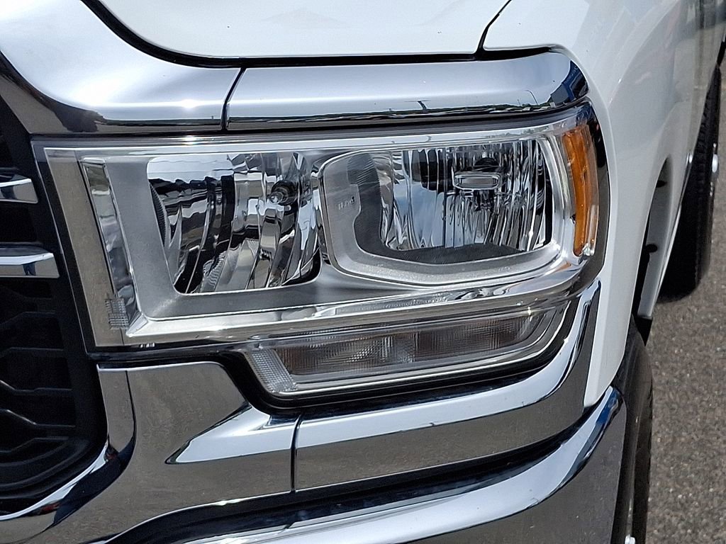 Used 2024 RAM 2500 Tradesman w/ Chrome Appearance Group AWD/4WD image 9