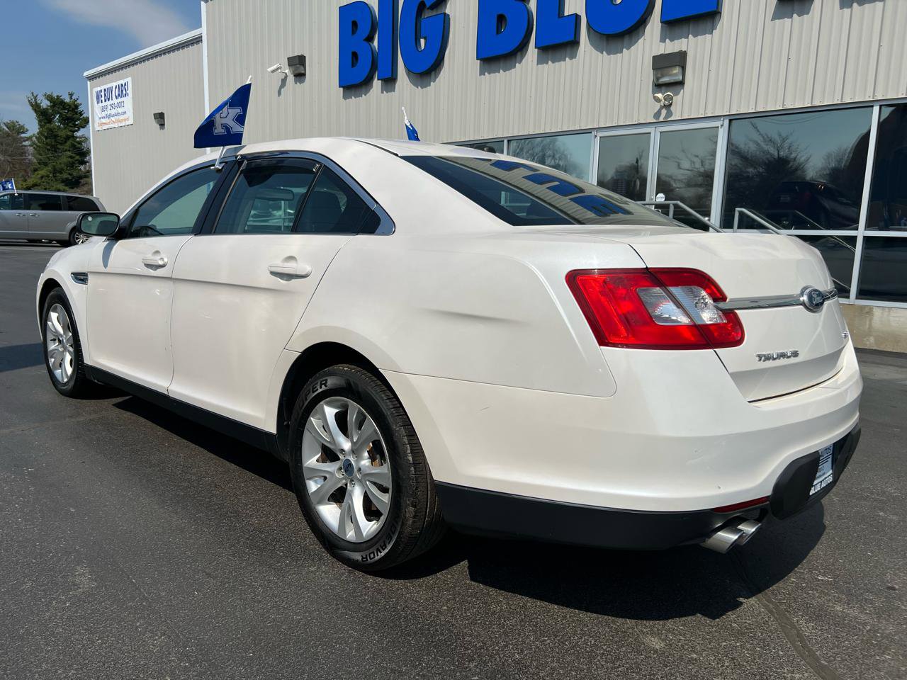 Used 2011 Ford Taurus SEL image 3