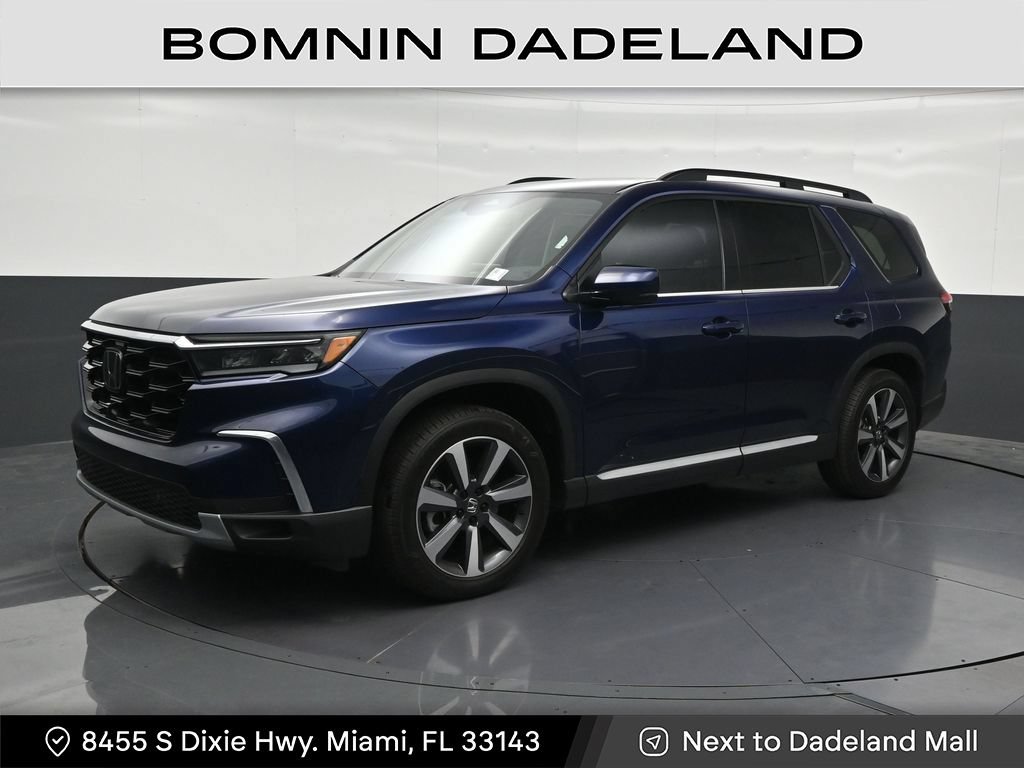 Used 2025 Honda Pilot Touring image 1