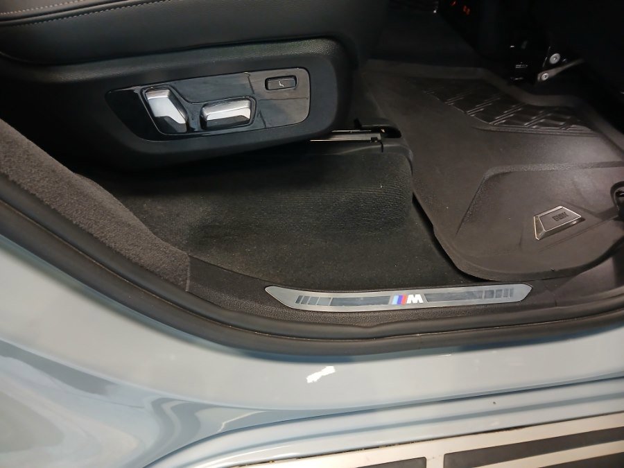 Used 2024 BMW X7 xDrive40i w/ M Sport Package image 30