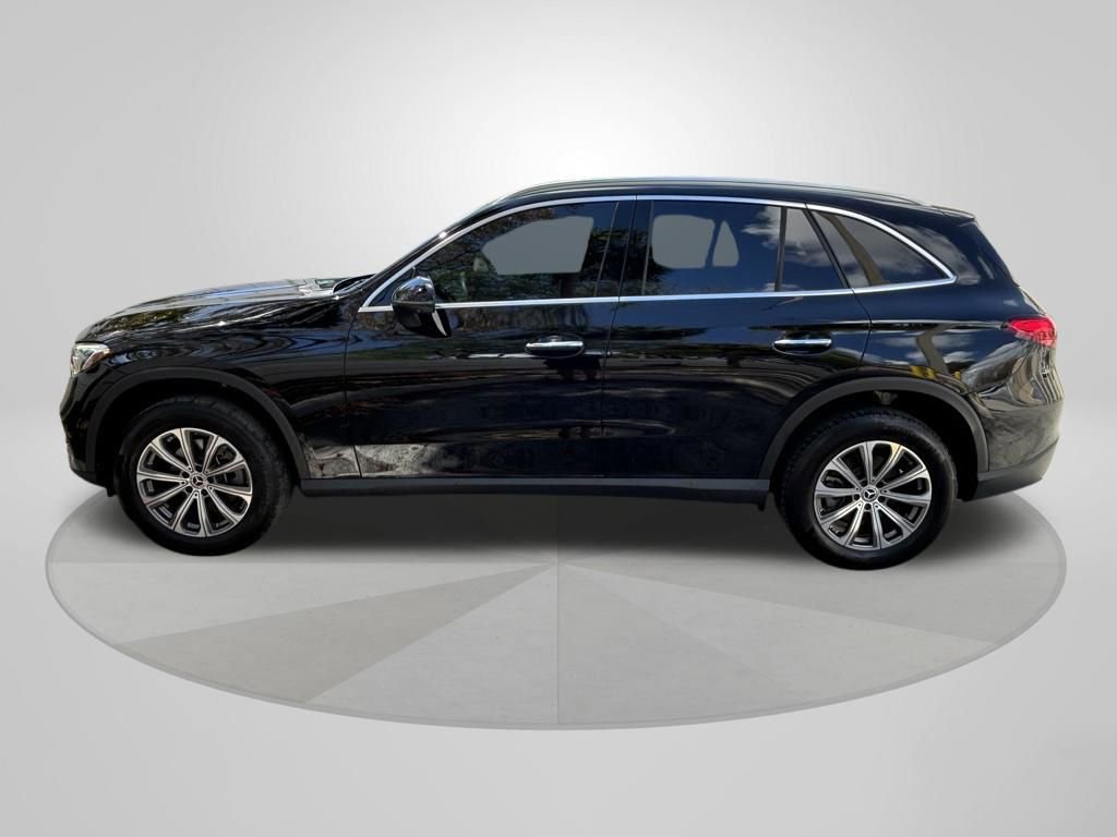 Used 2023 Mercedes-Benz GLC 300 4MATIC w/ Exclusive Trim Package image 4