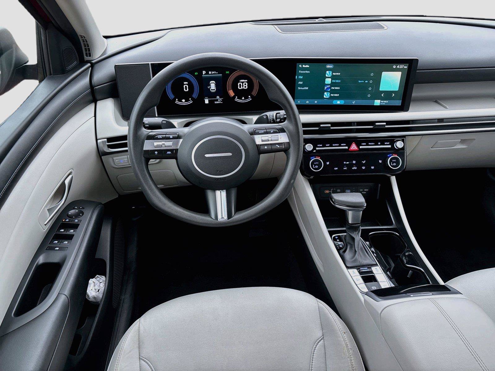 Certified 2025 Hyundai Tucson SEL AWD/4WD image 2