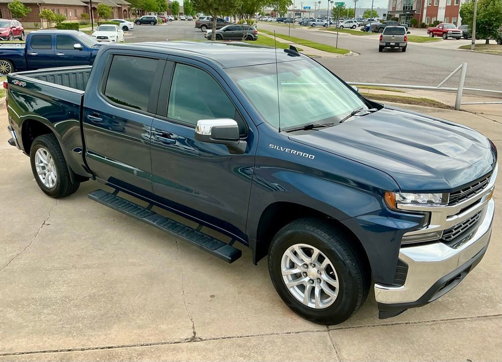 Used 2020 Chevrolet Silverado 1500 LT w/ LT Value Package AWD/4WD image 4