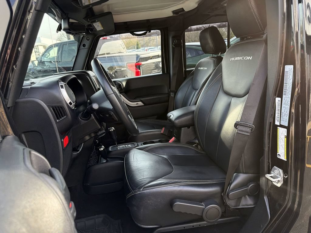Used 2017 Jeep Wrangler Unlimited Rubicon AWD/4WD image 13